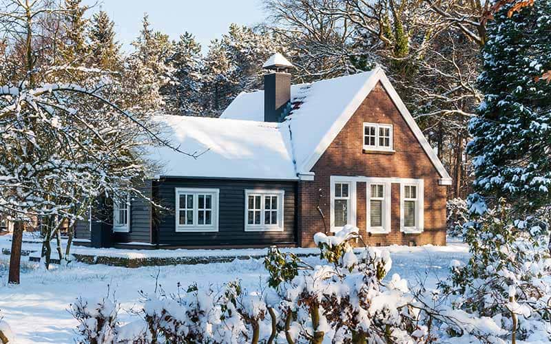 Roof with snow retention problems on a building